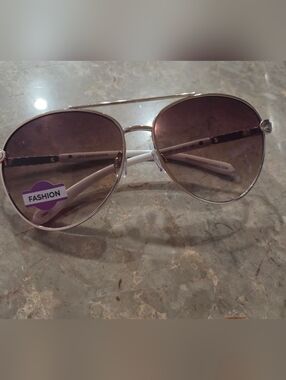 Women’s Fashion Aviator Sunglasses - Pink Gradient Lenses